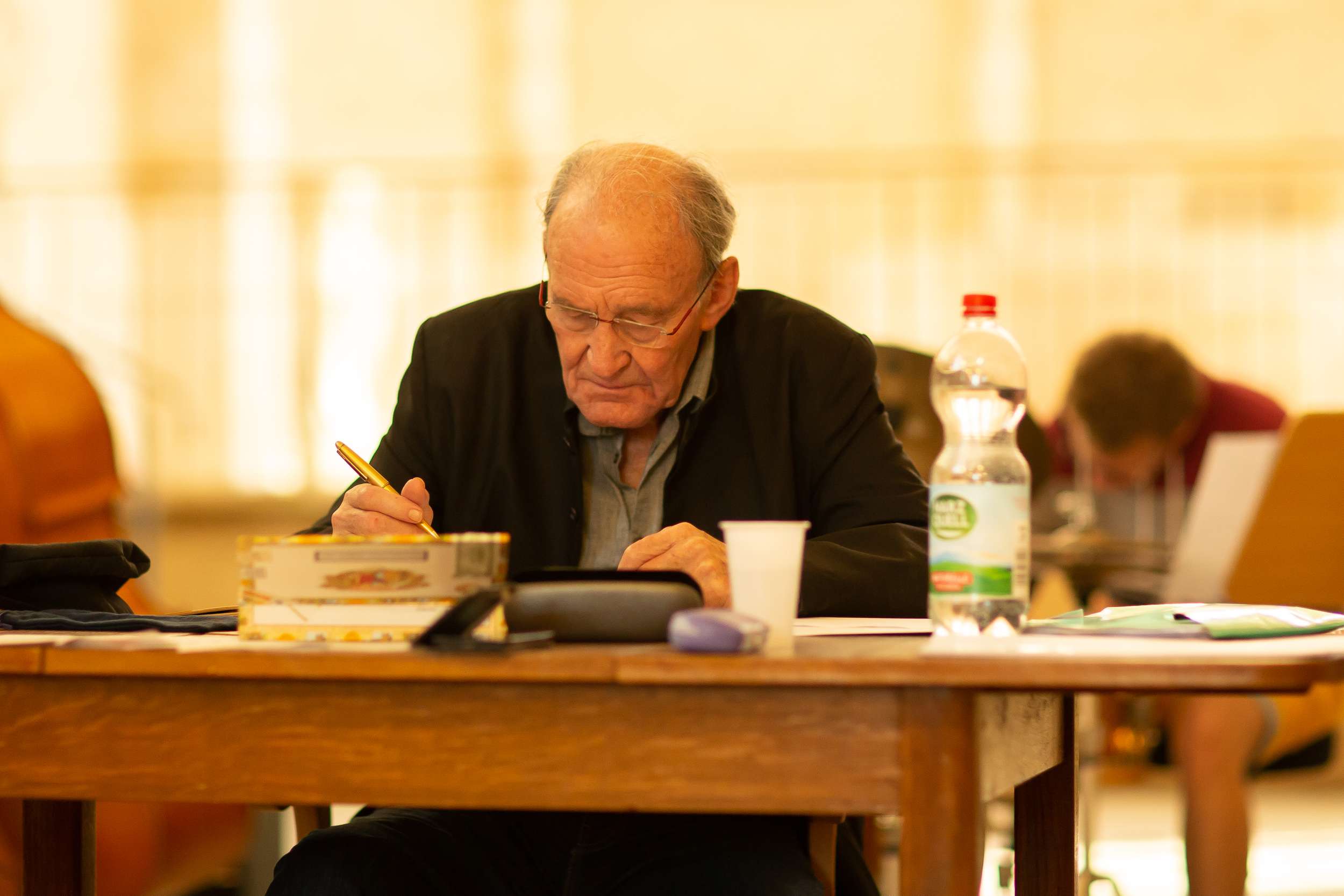 Der deutsche Schauspieler Michael Mendl bei der Generalprobe zu: Luther, Brecht & Frisch und Mendl hat das letzte Wort. Es ist die erstmalige Begegnung dreier Charakterköpfe, die Mendl speziell zu interpretieren weiß.