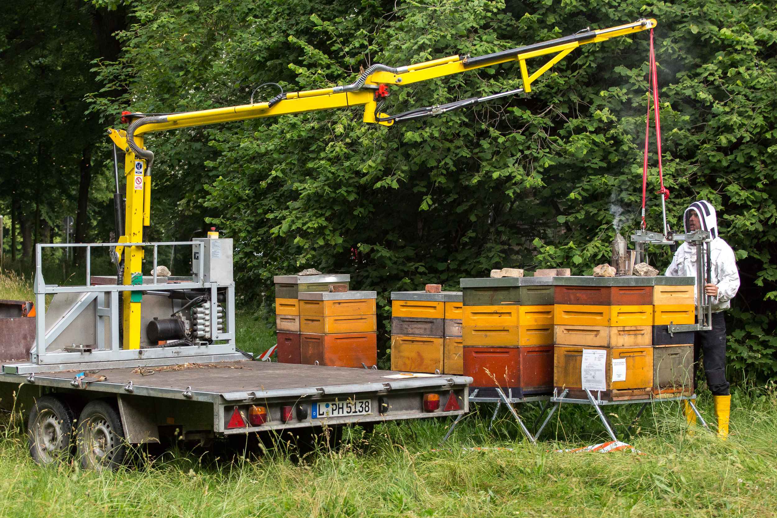 Christopher Mann bei der Arbeit im Clara-Zetkin-park in Leipzig.