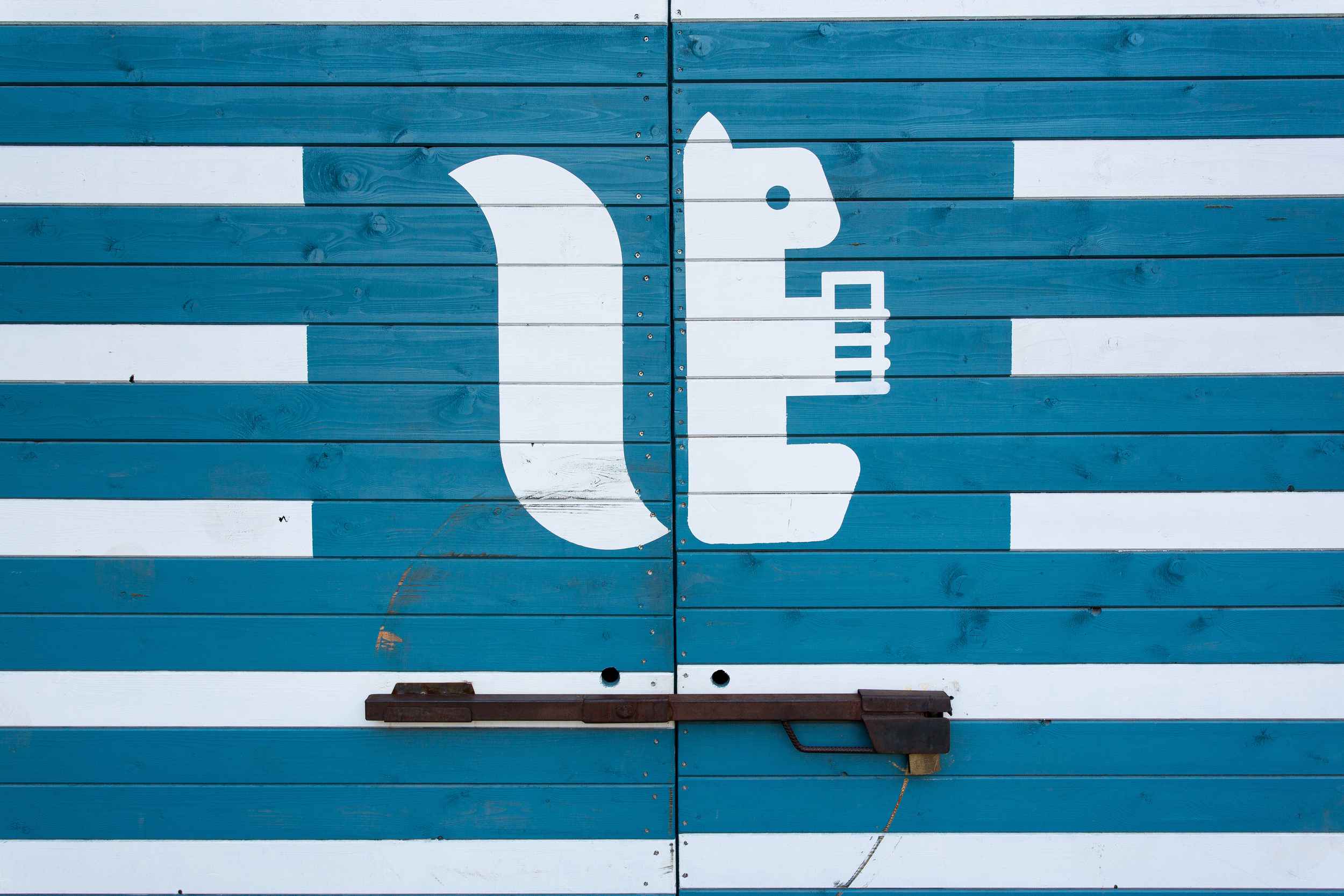 Das Bildmotiv des Logos ist ein Eichhörnchen, in dem man auch ein „EL” von Egenberger Lebensmittel erkennen kann.