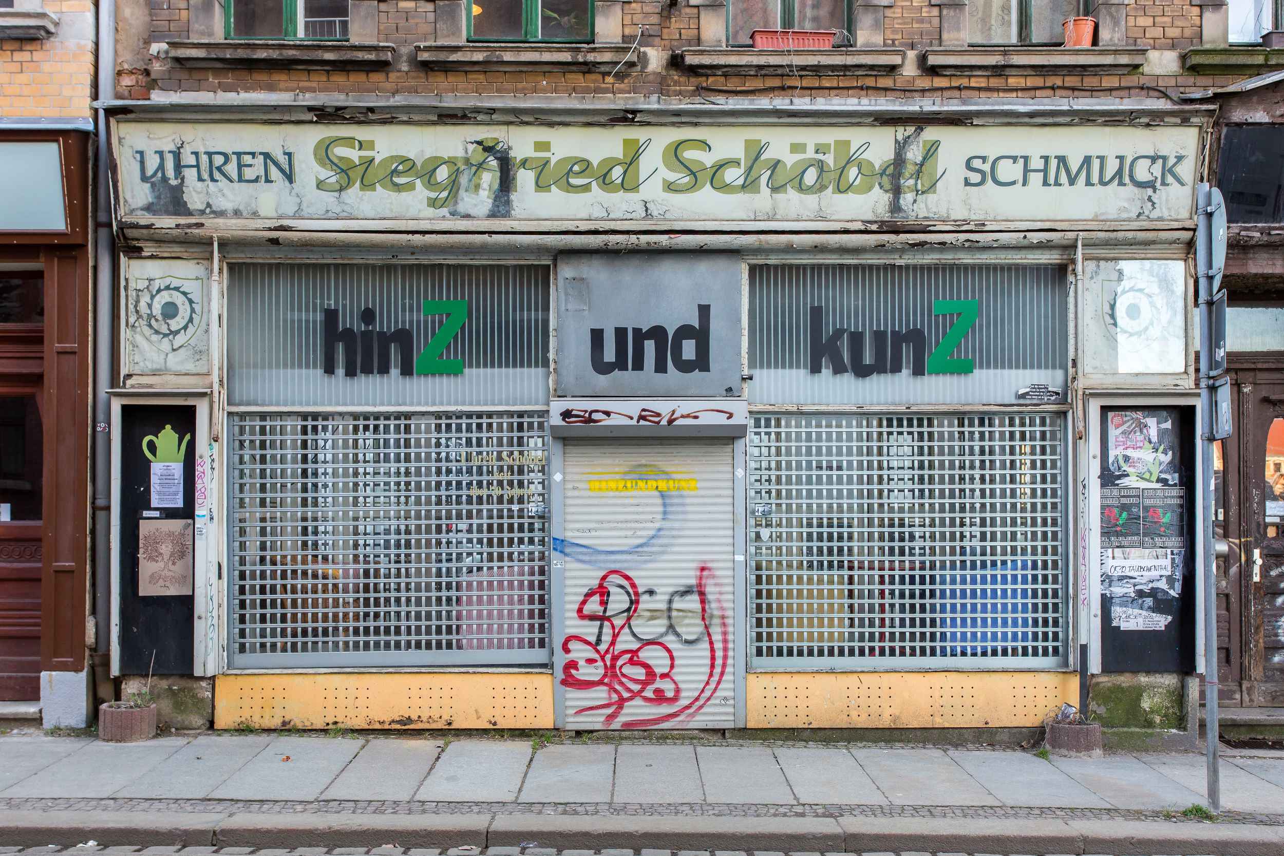 Der Eingang des Hinz und Kunz in der Georg-Schwarz-Strasse in Leipzig Lindenau.