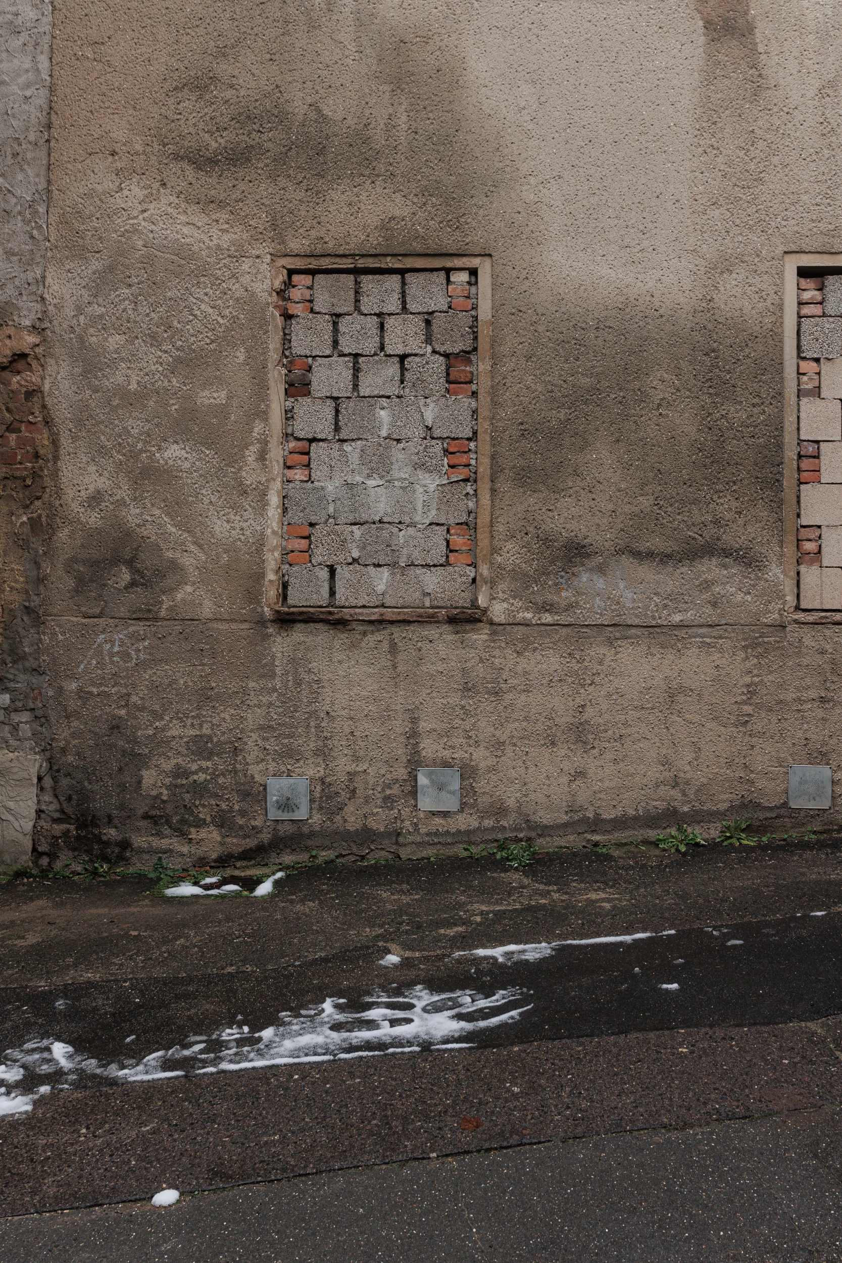 Ein zugemauertes Fenster in der Rahnestraße in Zeitz.