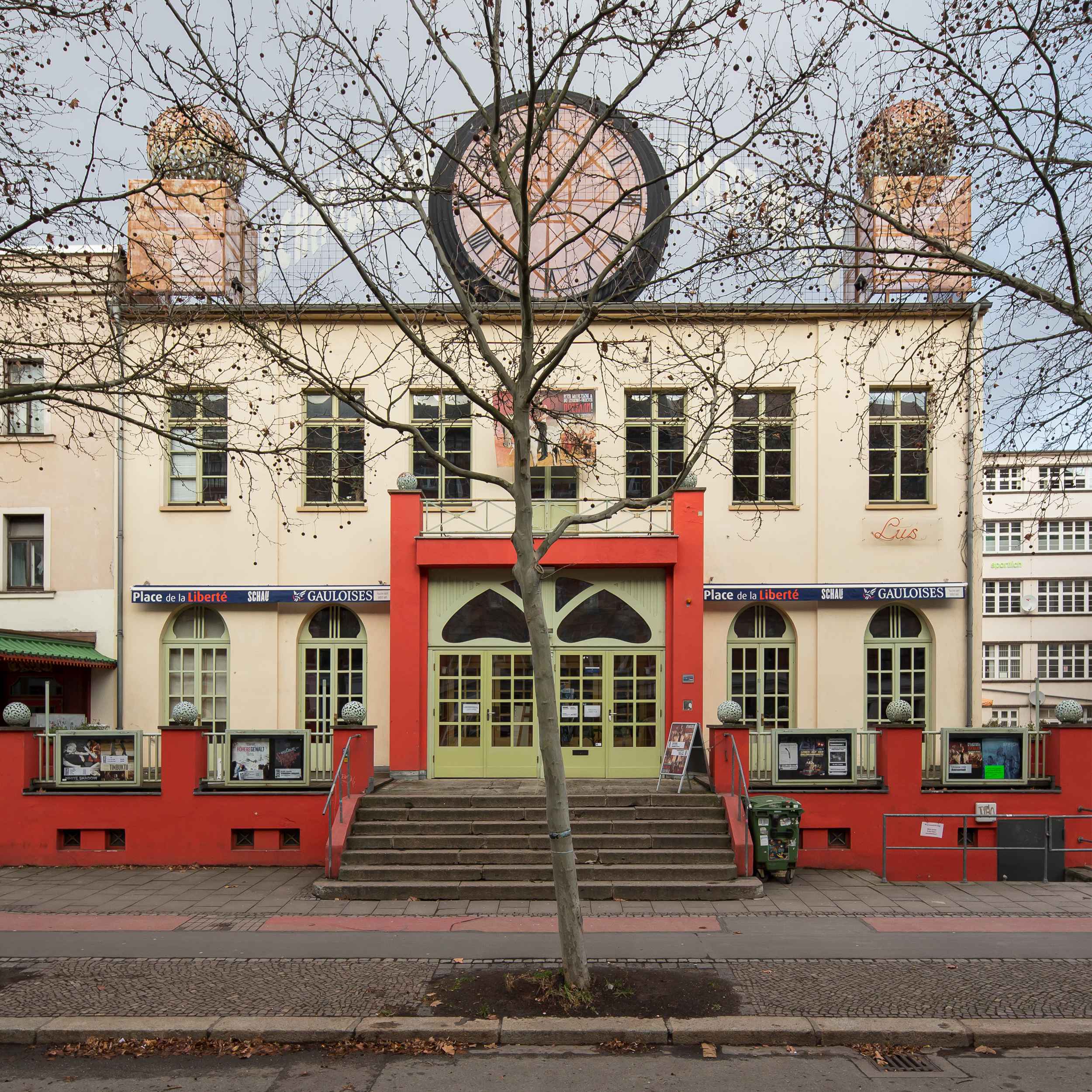 Die Schaubühne Lindenfels liegt an der Karl Heine Straße in Leipzig Lindenau.