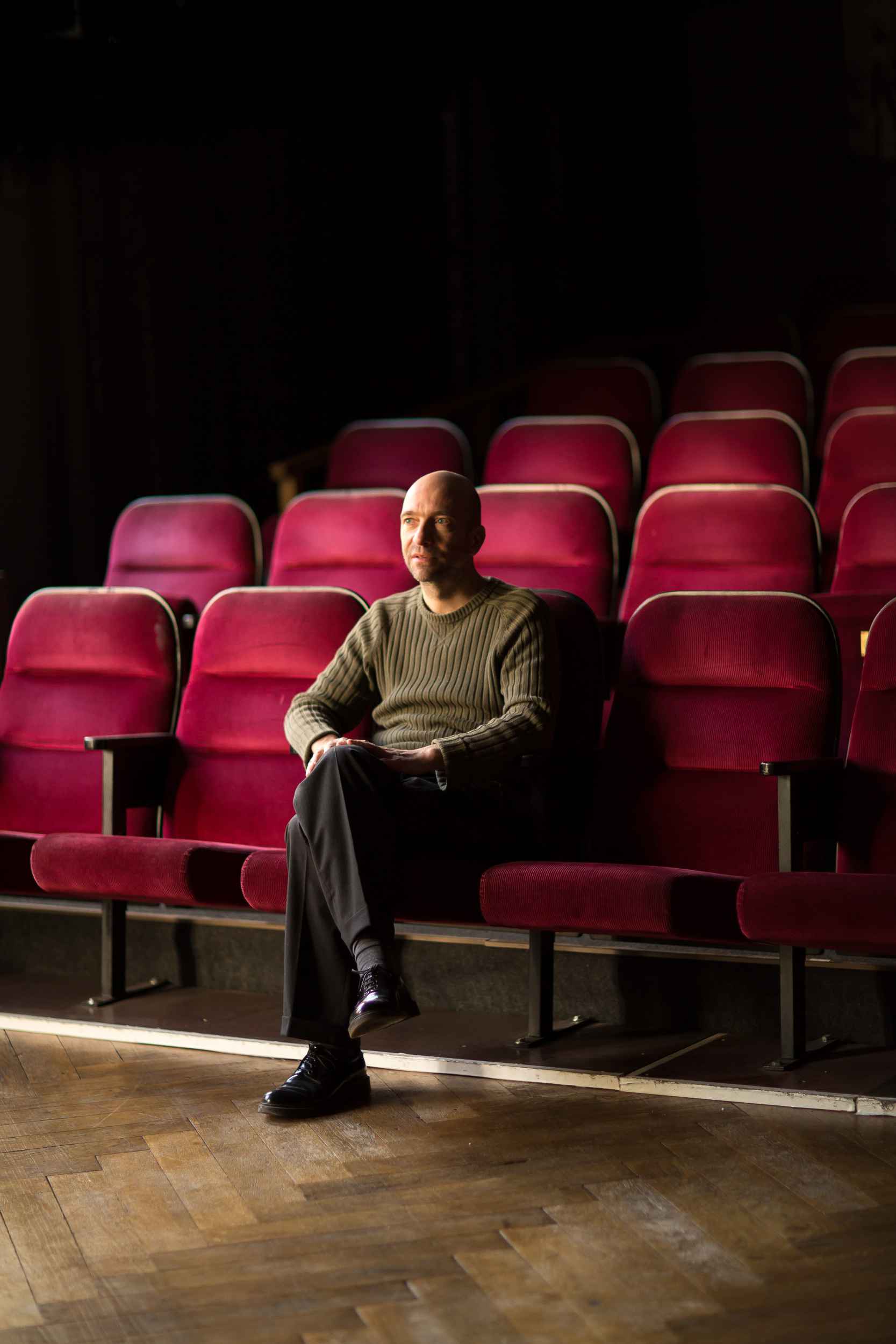 René Reinhardt ist Gründer, Vorstand und künstlerischer Leiter der Schaubühne Lindenfels.