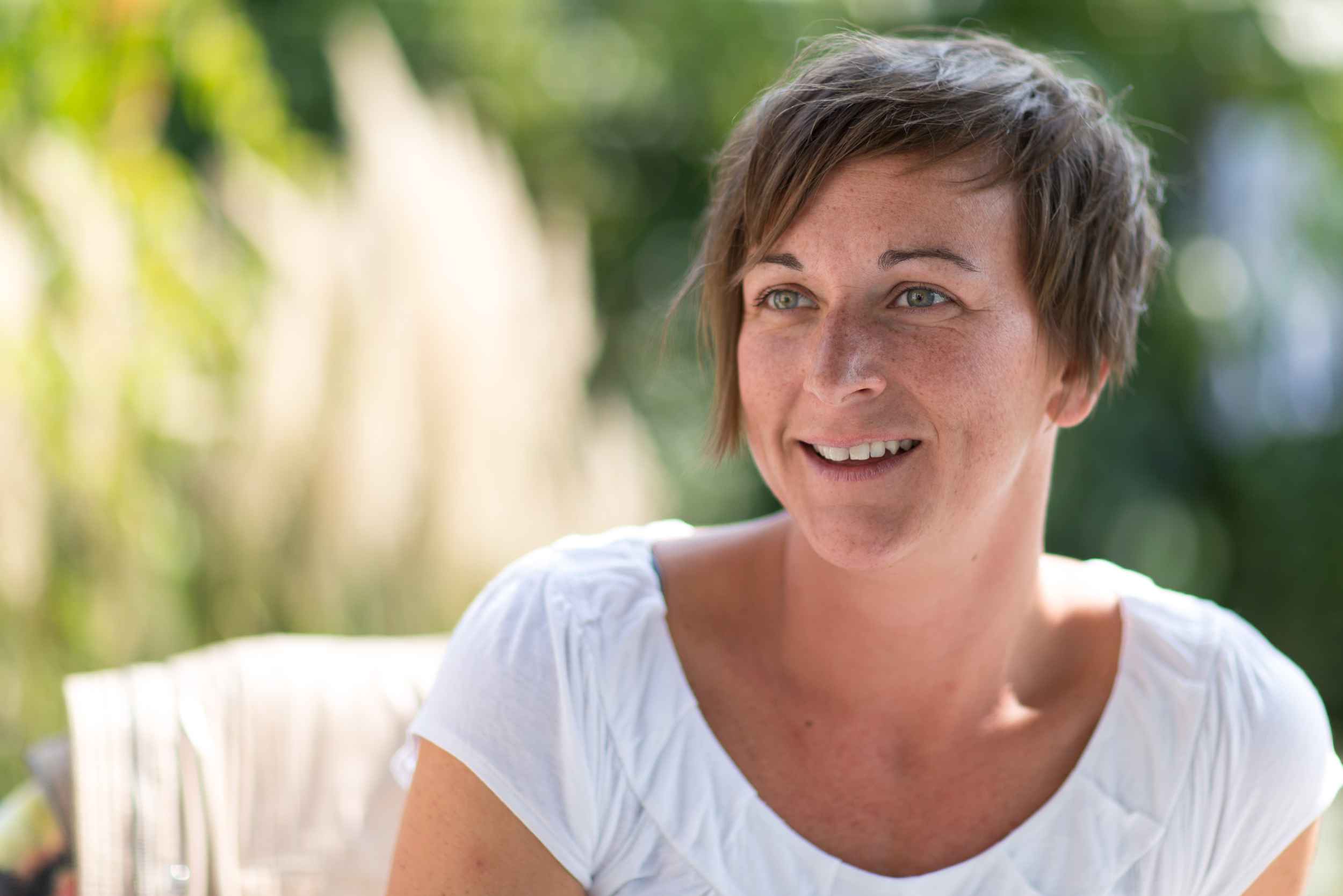 Steffi Geschewski in ihrem Kleingarten in Leipzig Lindenau.