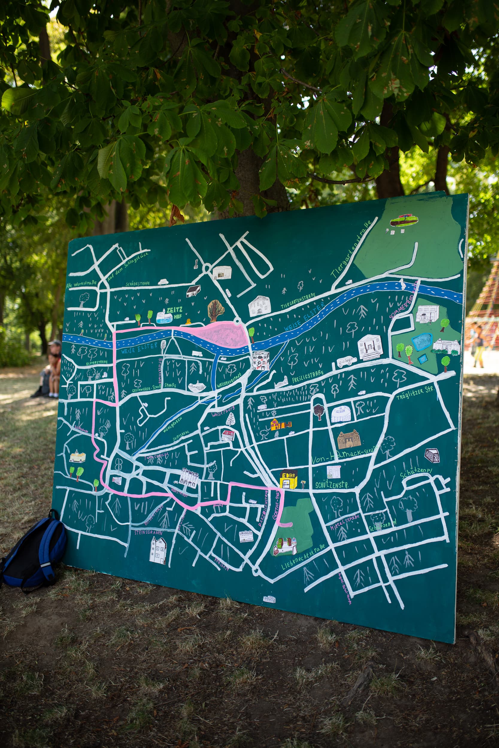 Handgezeichneter Ablaufplan der Parade im Gothepark von Zeitz.