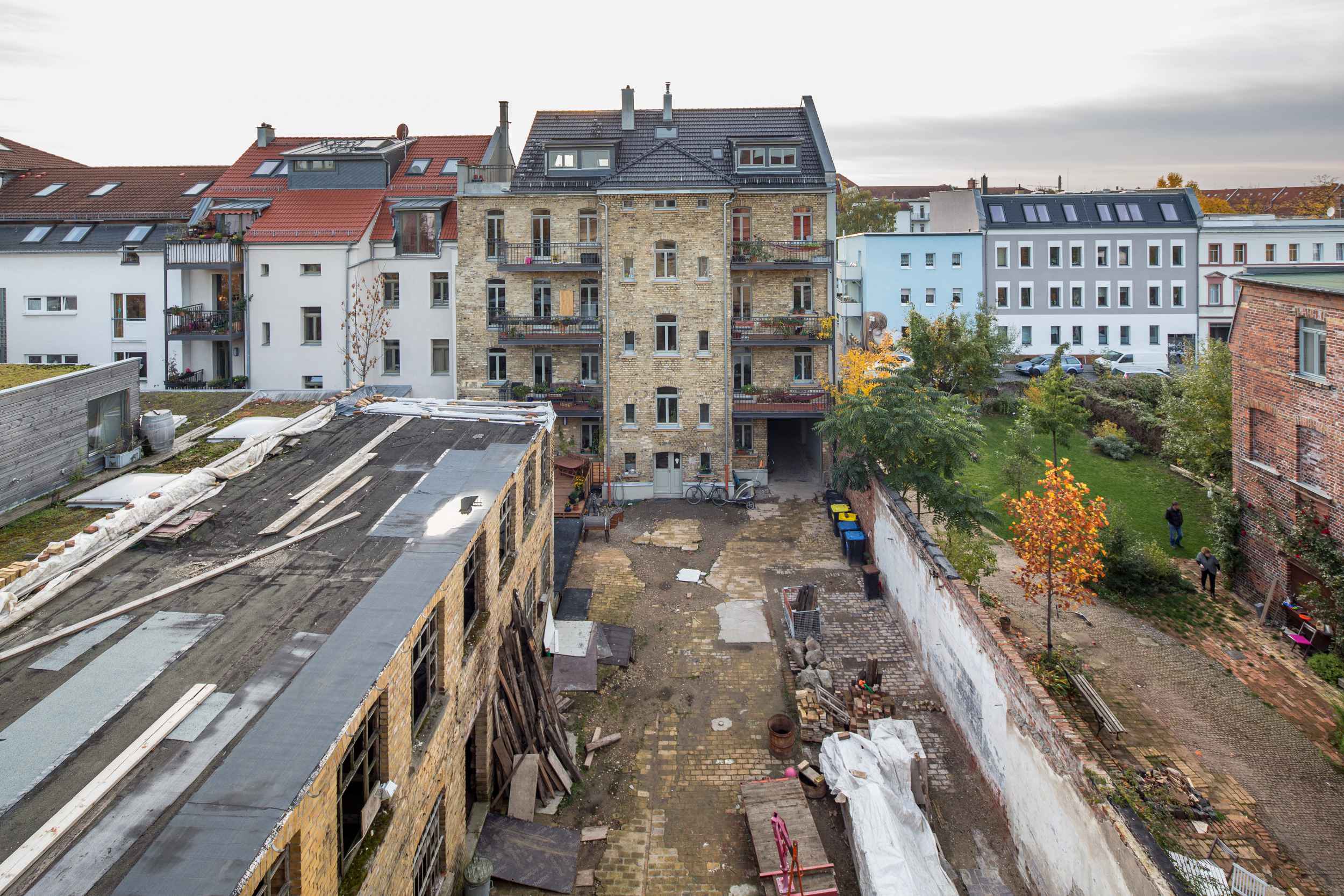 Über die Selbstnutzer-Initiative fanden sich fünf Familien, welche nun die Räume im Vorderhaus nutzen.