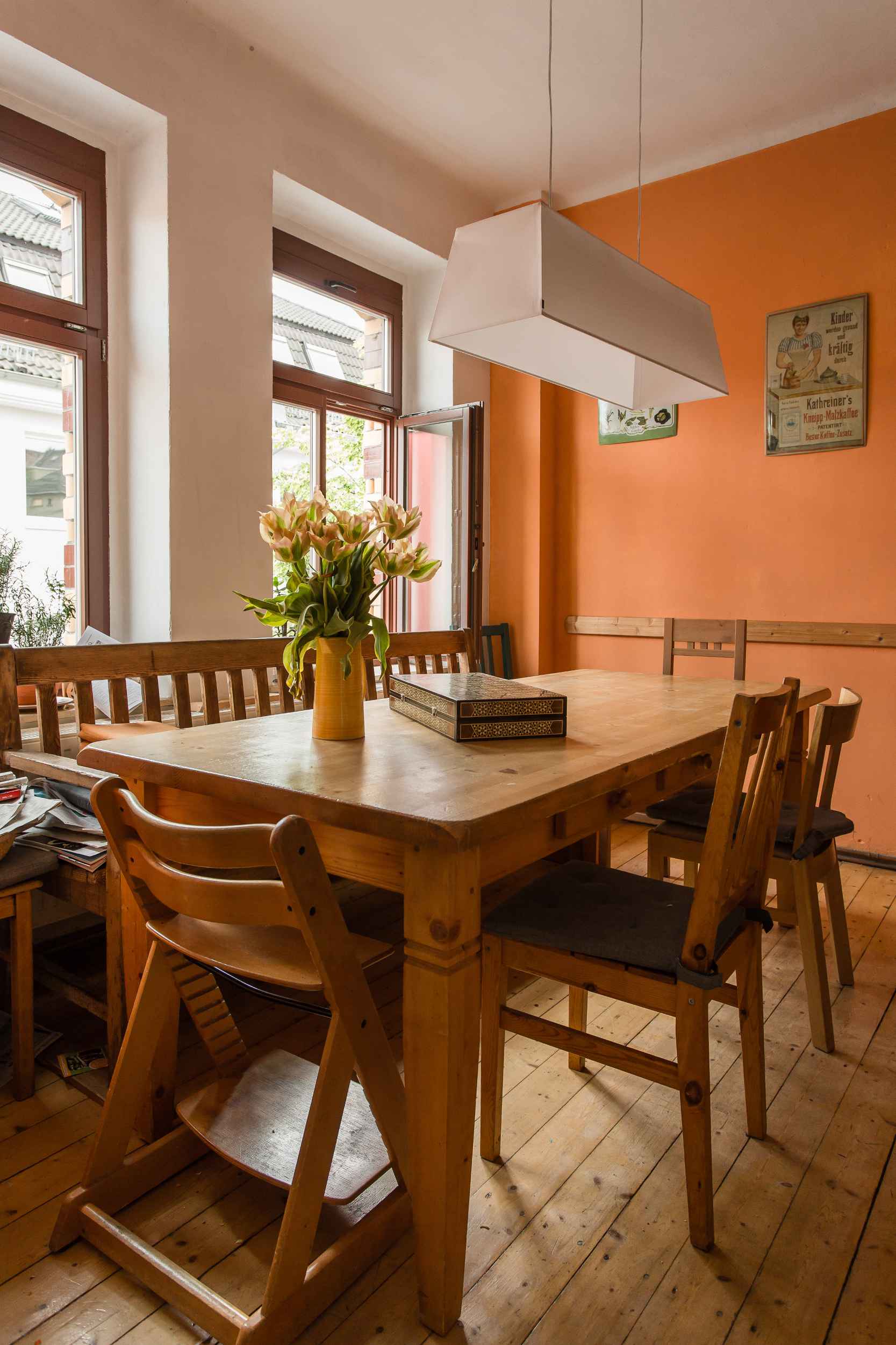 Der Küchentisch von Christina Weiß, an dem viele Projekte, die den Leipziger Westen wiederbelebten, zuerst besprochen wurden.